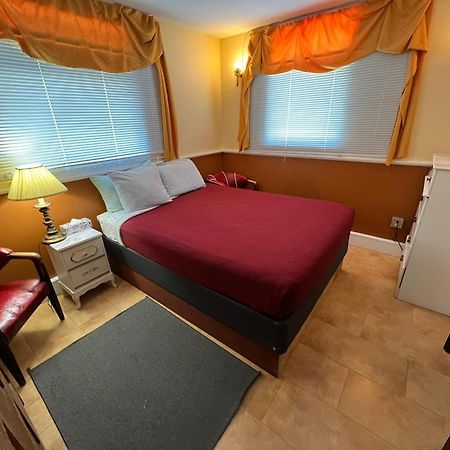 Char'S Landing Hostel Port Alberni Room photo