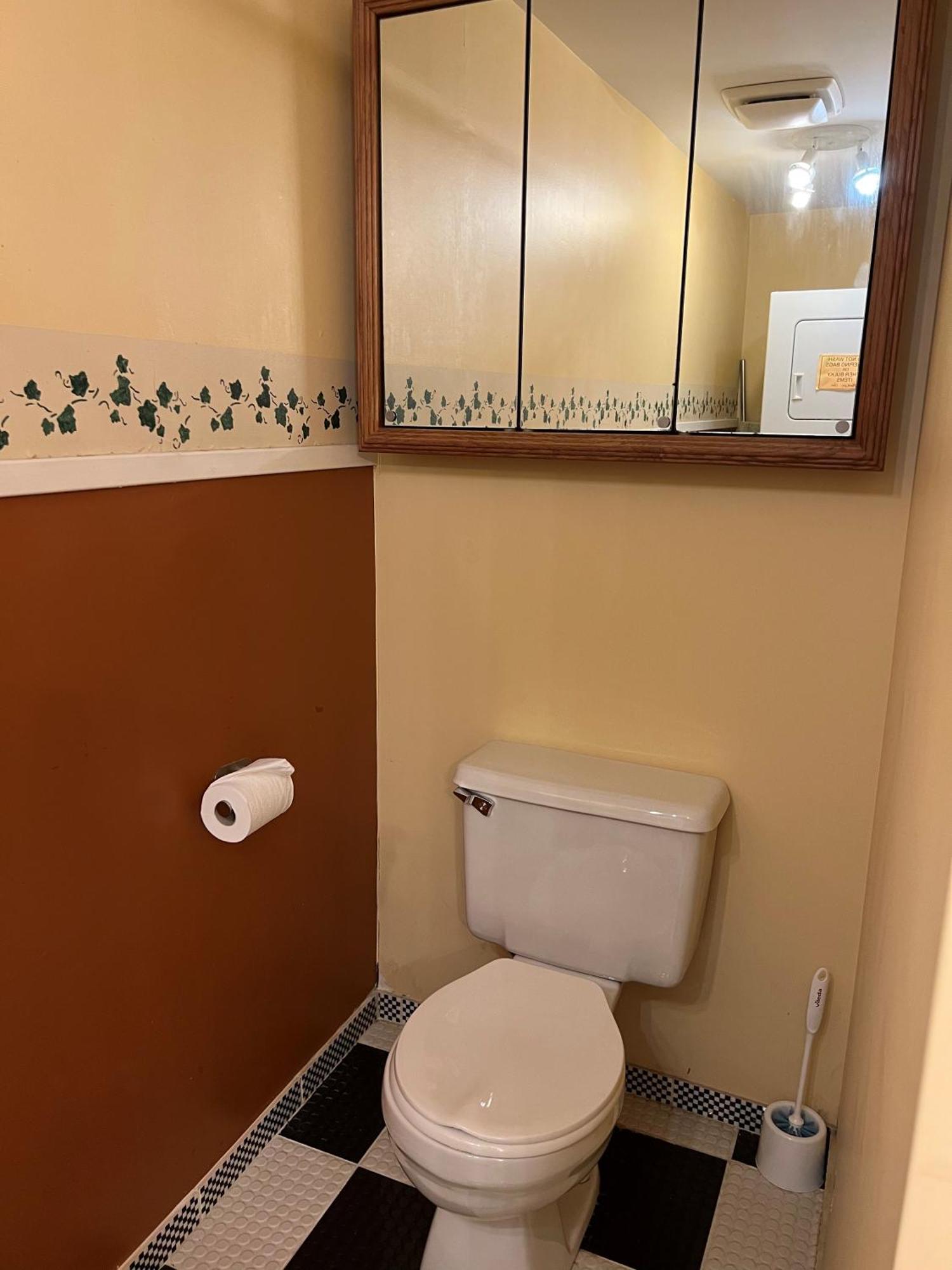Char'S Landing Hostel Port Alberni Room photo