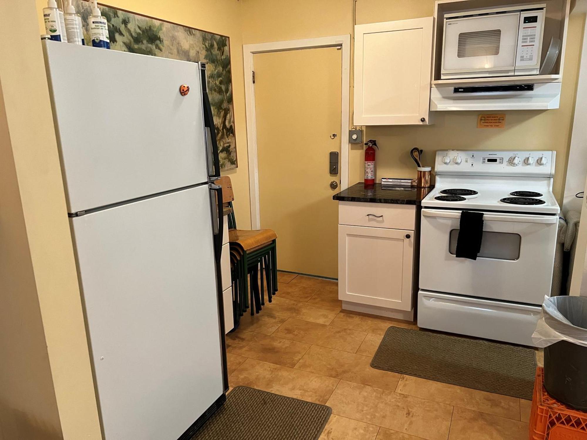Char'S Landing Hostel Port Alberni Room photo