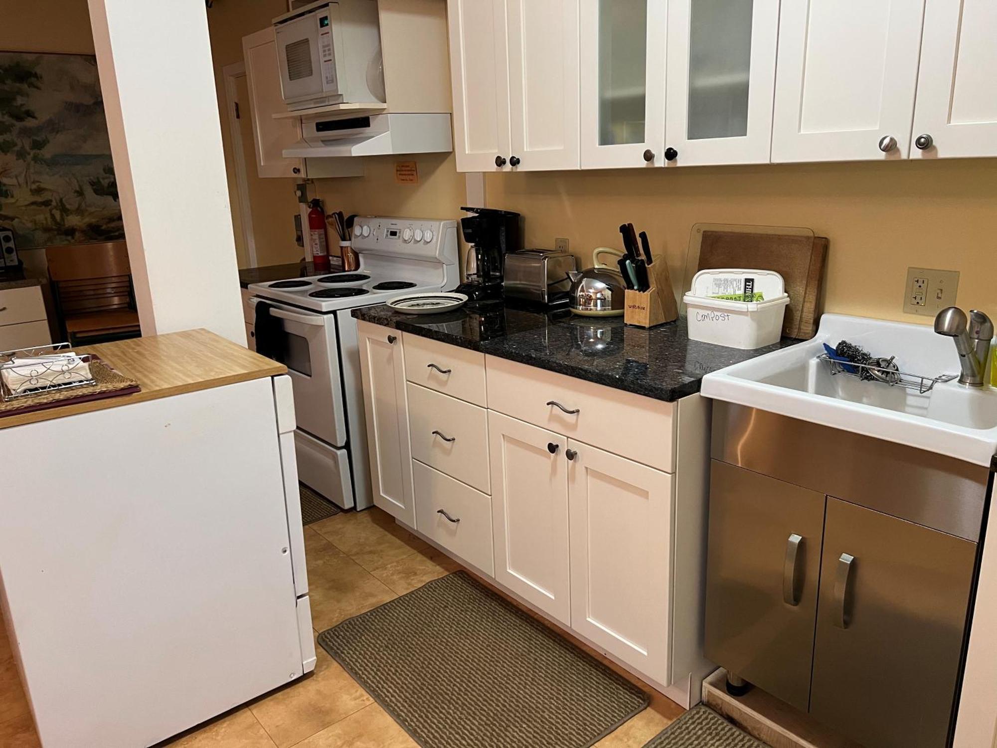 Char'S Landing Hostel Port Alberni Room photo